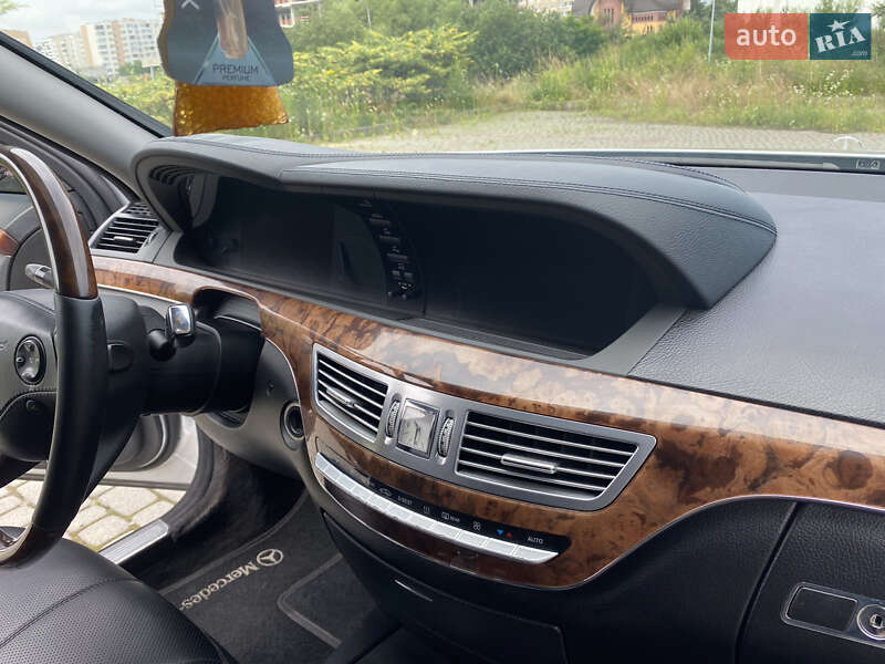 Седан Mercedes-Benz S-Class 2006 в Львові