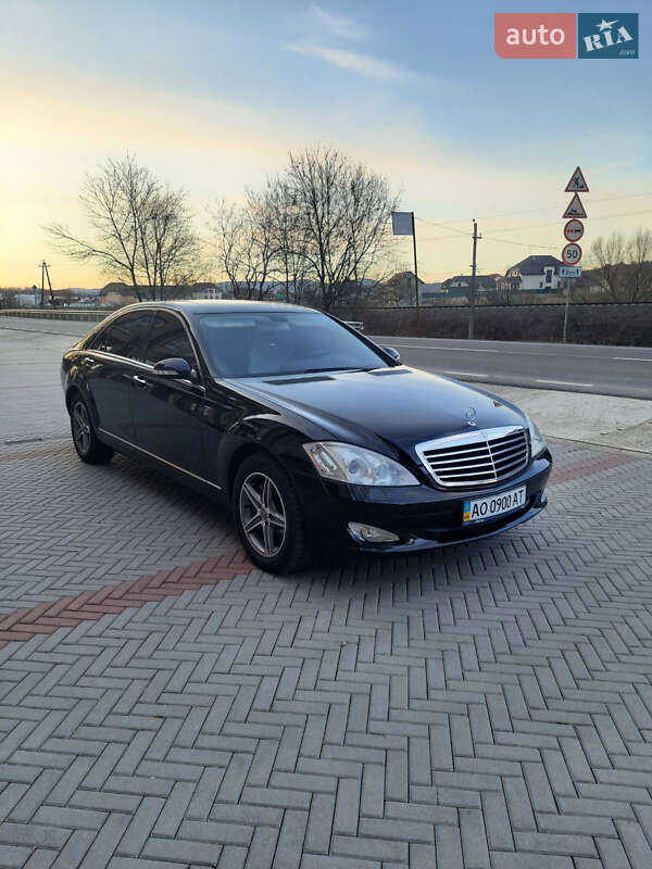 Седан Mercedes-Benz S-Class 2005 в Тячеві