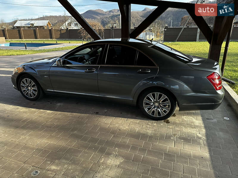 Седан Mercedes-Benz S-Class 2009 в Вижнице