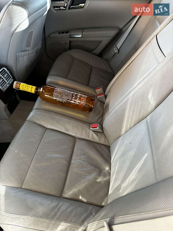 Седан Mercedes-Benz S-Class 2009 в Вижнице