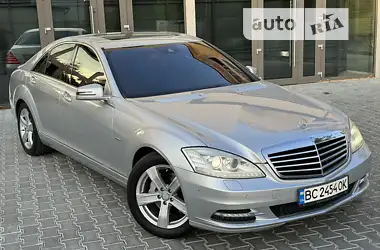 Mercedes-Benz S-Class 2010