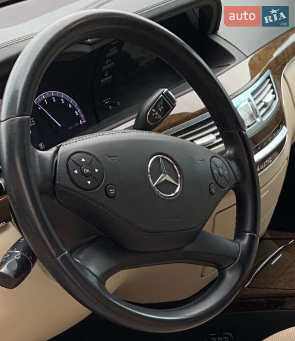 Седан Mercedes-Benz S-Class 2013 в Косове
