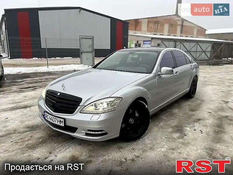 Mercedes-Benz S-Class 2005
