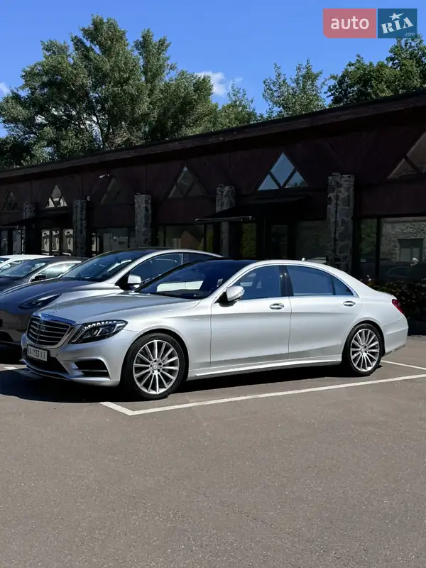 Mercedes-Benz S-Class