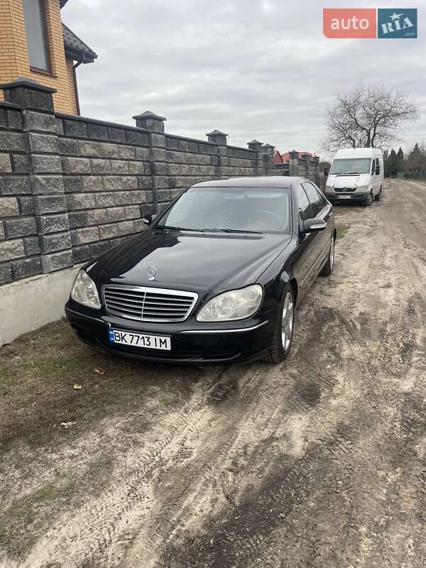 Седан Mercedes-Benz S-Class 2004 в Сарнах