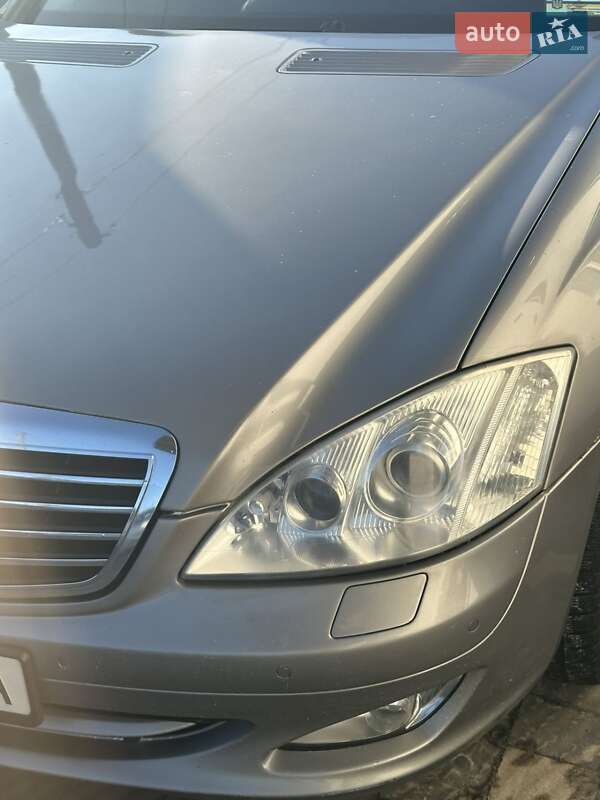 Седан Mercedes-Benz S-Class 2006 в Сарнах