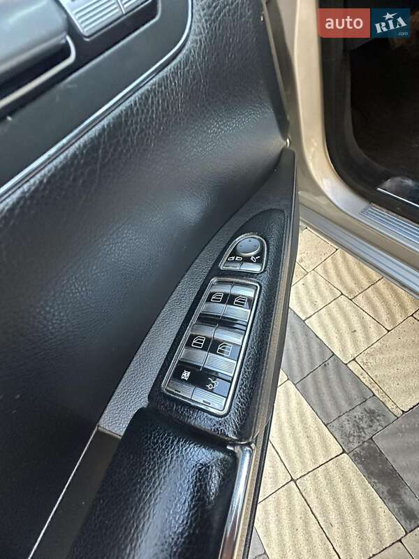 Седан Mercedes-Benz S-Class 2006 в Сарнах