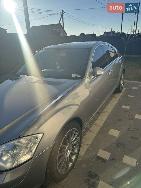 Седан Mercedes-Benz S-Class 2006 в Сарнах