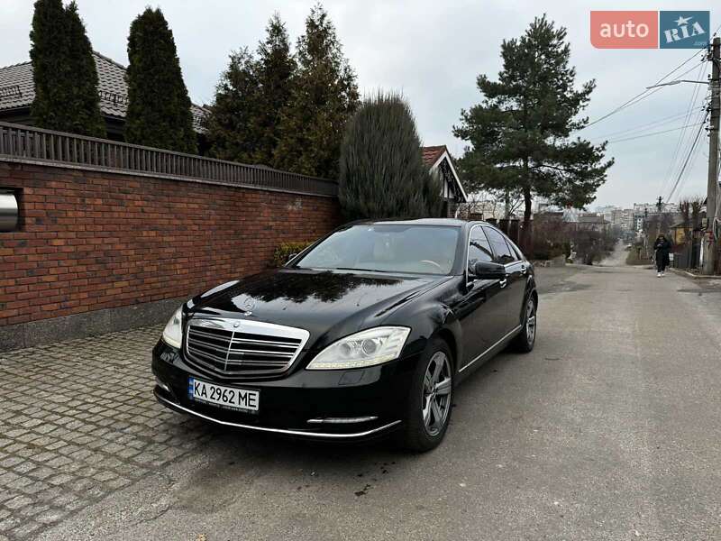 Mercedes-Benz S-Class 2005