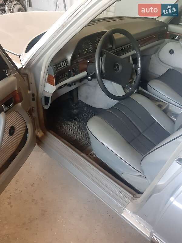 Седан Mercedes-Benz S-Class 1984 в 
