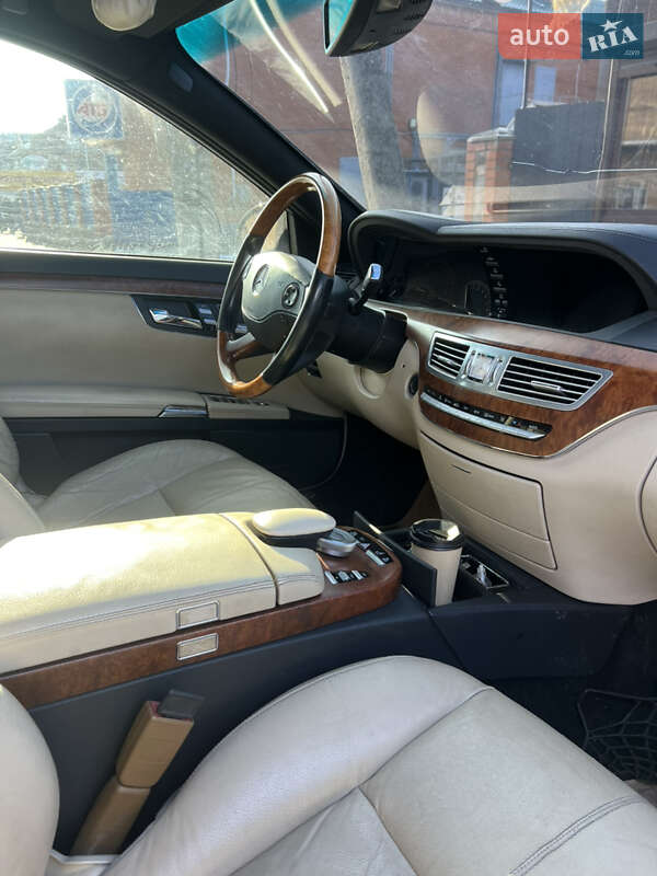 Седан Mercedes-Benz S-Class 2005 в Карловке