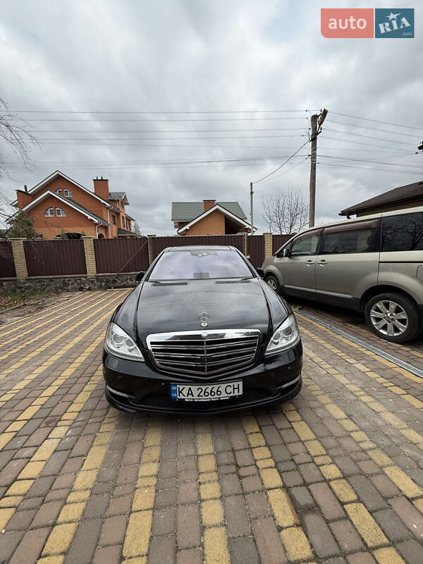 Mercedes-Benz S-Class 2010