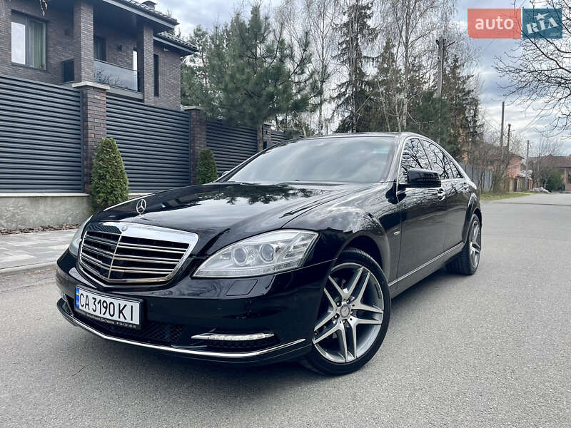 Mercedes-Benz S-Class 2011