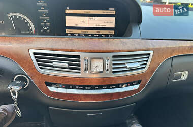 Седан Mercedes-Benz S-Class 2005 в 