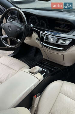 Седан Mercedes-Benz S-Class 2012 в 