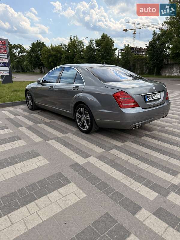 Седан Mercedes-Benz S-Class 2009 в Львове