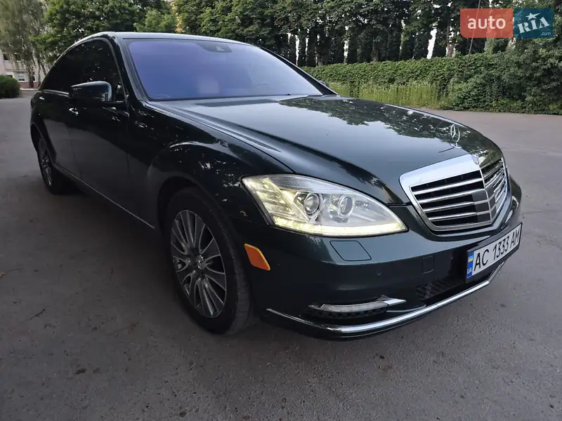 Mercedes-Benz S-Class