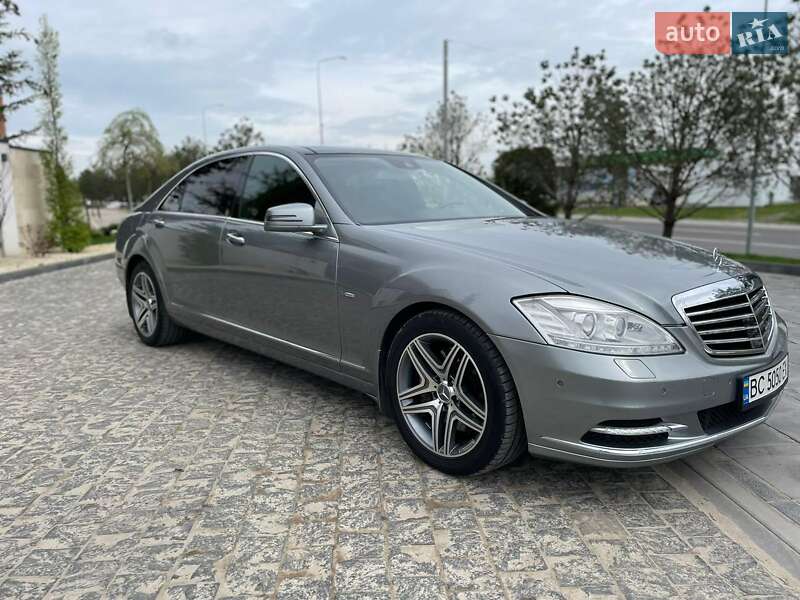 Mercedes-Benz S-Class 2010