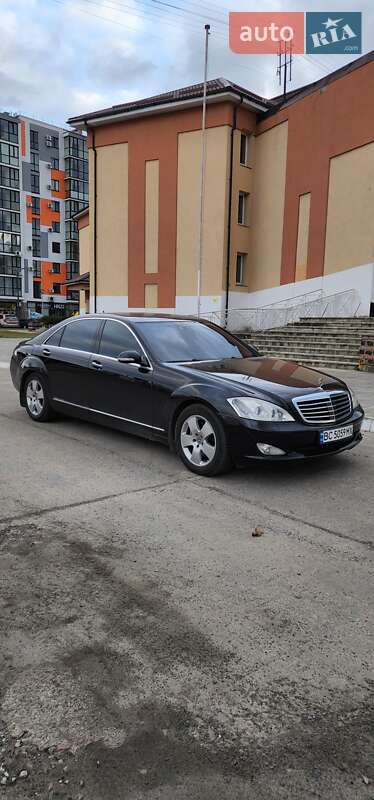 Седан Mercedes-Benz S-Class 2006 в Вараше