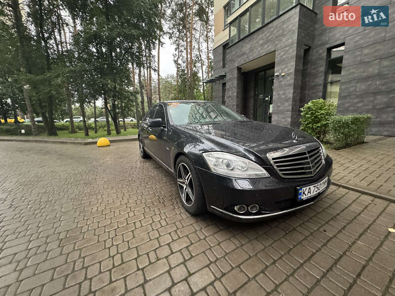 Mercedes-Benz S-Class 2012