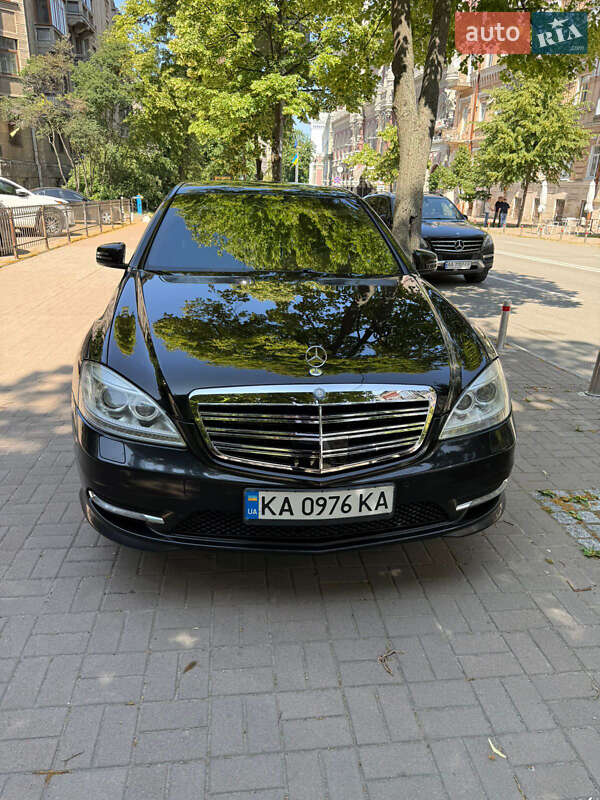 Mercedes-Benz S-Class 2011