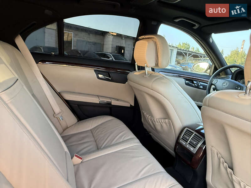 Седан Mercedes-Benz S-Class 2006 в Ровно