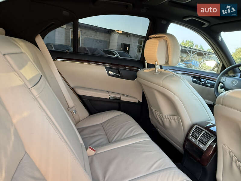 Седан Mercedes-Benz S-Class 2006 в Ровно