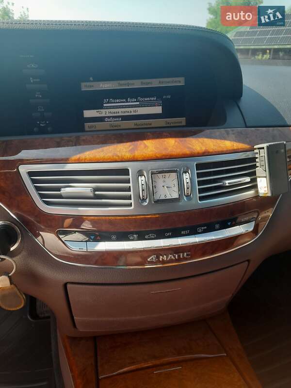 Седан Mercedes-Benz S-Class 2012 в Оржице