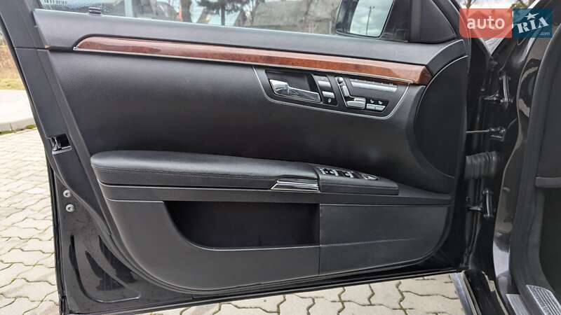 Седан Mercedes-Benz S-Class 2009 в Стрию
