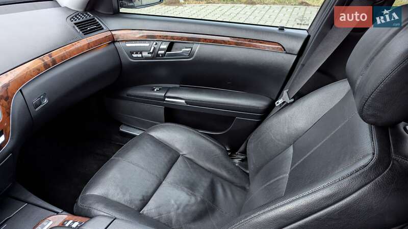 Седан Mercedes-Benz S-Class 2009 в Стрию