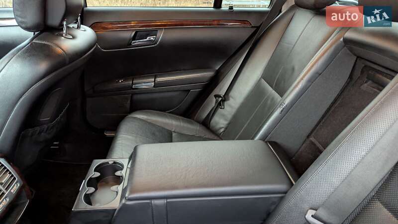 Седан Mercedes-Benz S-Class 2009 в Стрию