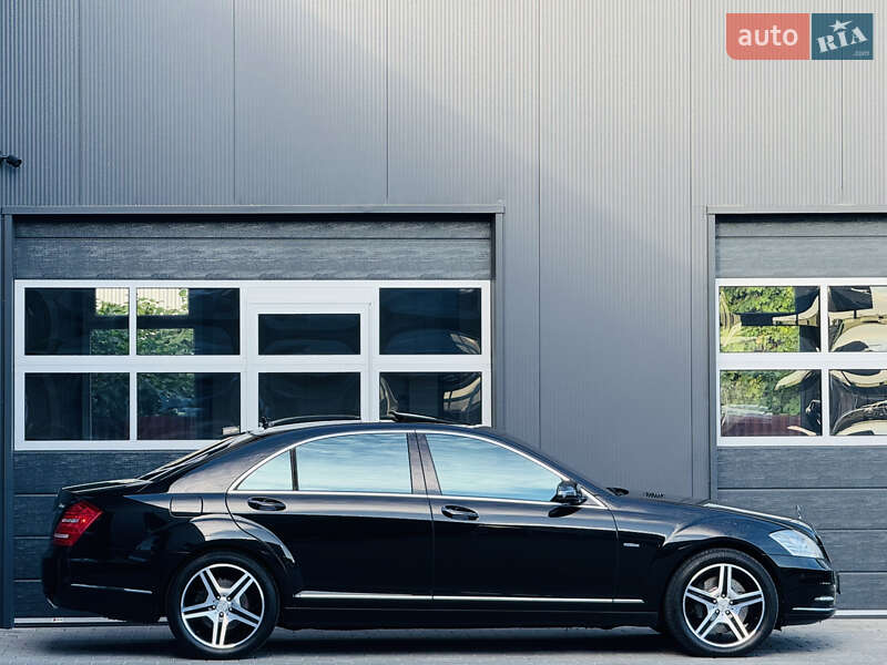 Седан Mercedes-Benz S-Class 2011 в Мукачево