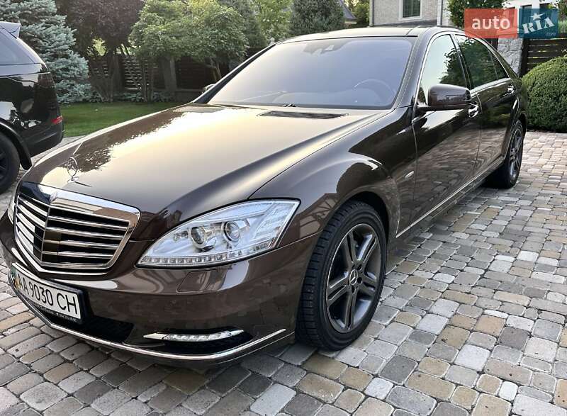Mercedes-Benz S-Class 2011