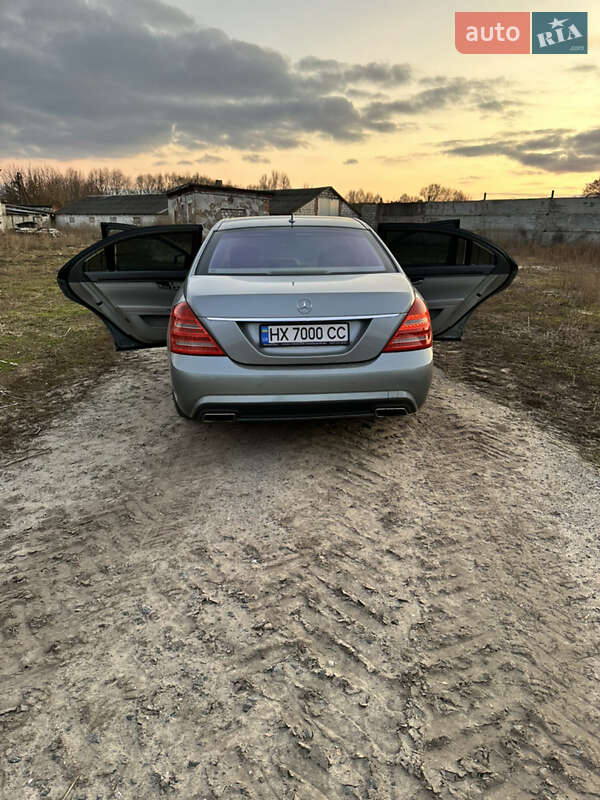 Седан Mercedes-Benz S-Class 2012 в Славуте