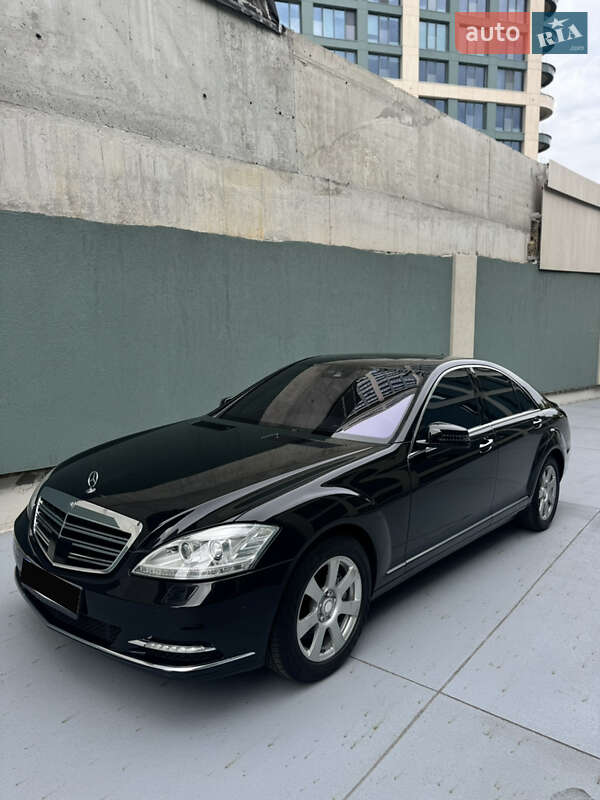 Седан Mercedes-Benz S-Class 2010 в Дніпрі