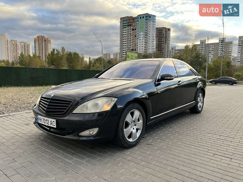 Mercedes-Benz S-Class 2005