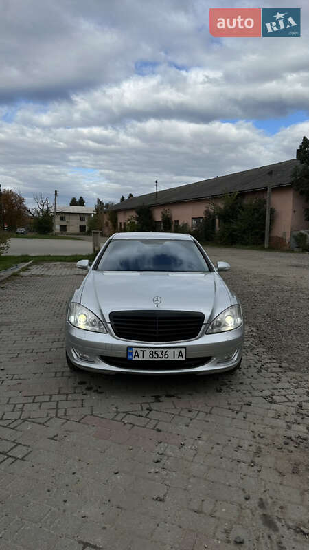 Седан Mercedes-Benz S-Class 2006 в Косове