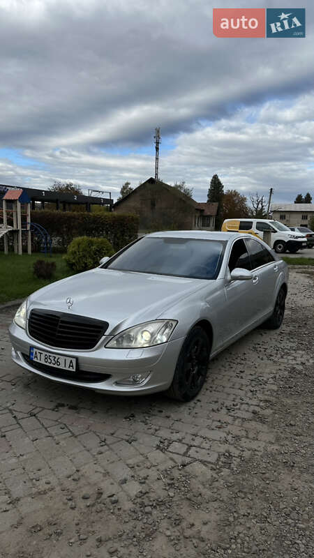 Седан Mercedes-Benz S-Class 2006 в Косове