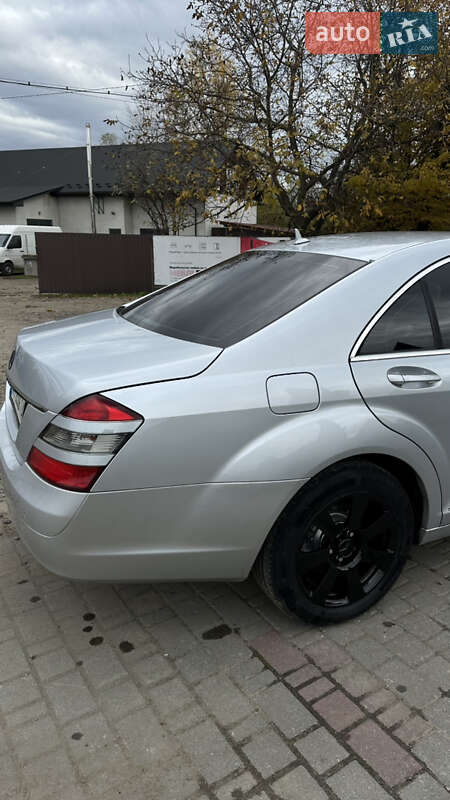 Седан Mercedes-Benz S-Class 2006 в Косове