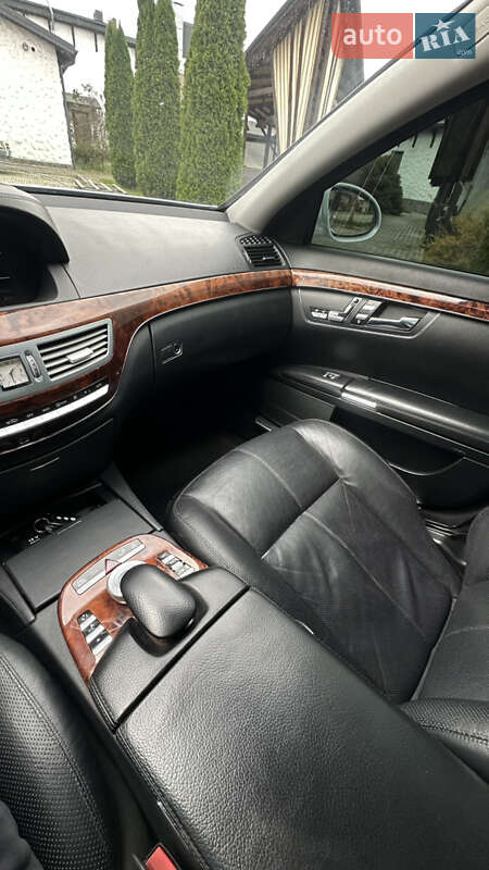 Седан Mercedes-Benz S-Class 2006 в Косове