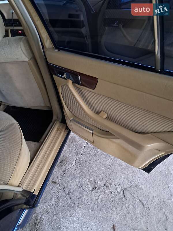 Седан Mercedes-Benz S-Class 1983 в Дніпрі