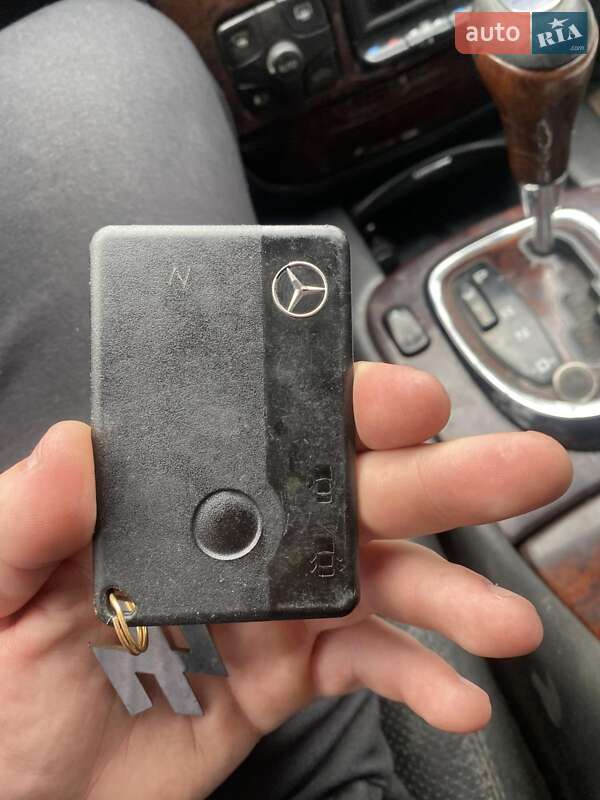 Седан Mercedes-Benz S-Class 2000 в Косове