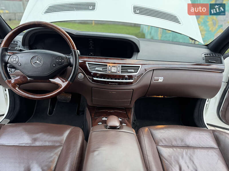 Седан Mercedes-Benz S-Class 2010 в Павлограді