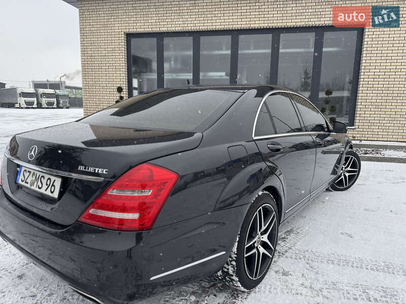 Седан Mercedes-Benz S-Class 2011 в Сарнах