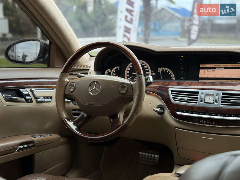 Седан Mercedes-Benz S-Class 2009 в Ужгороді