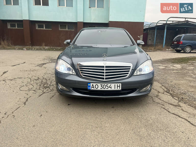 Седан Mercedes-Benz S-Class 2008 в Рахові