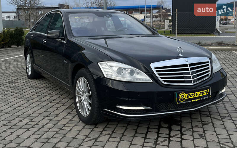 Mercedes-Benz S-Class 2011