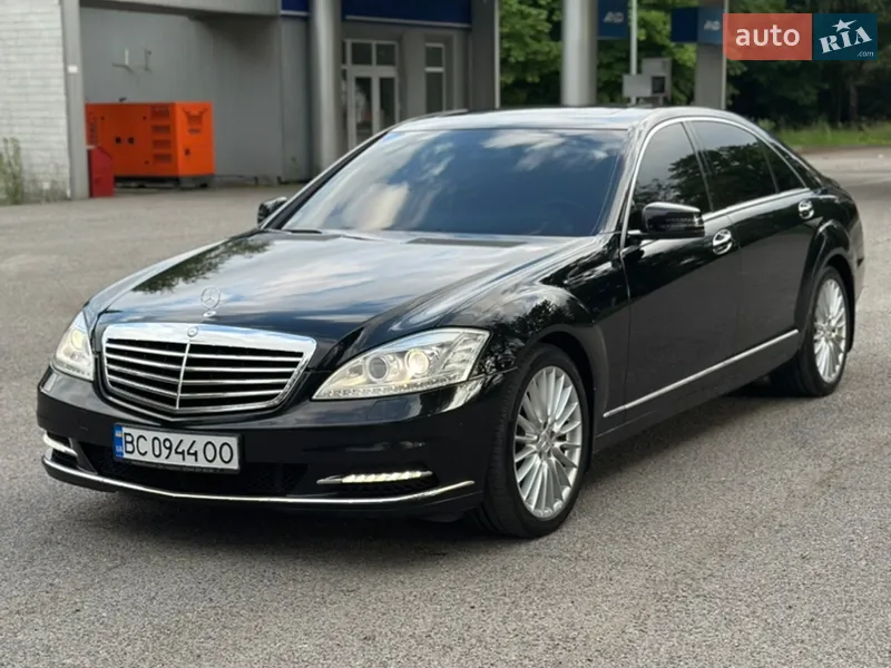 Mercedes-Benz S-Class