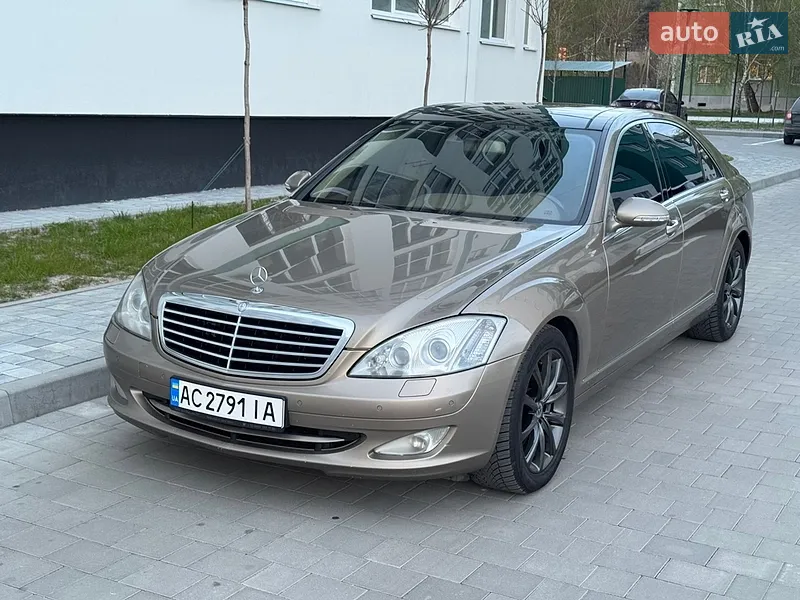 Mercedes-Benz S-Class