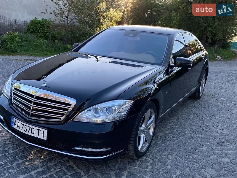Mercedes-Benz S-Class 2011